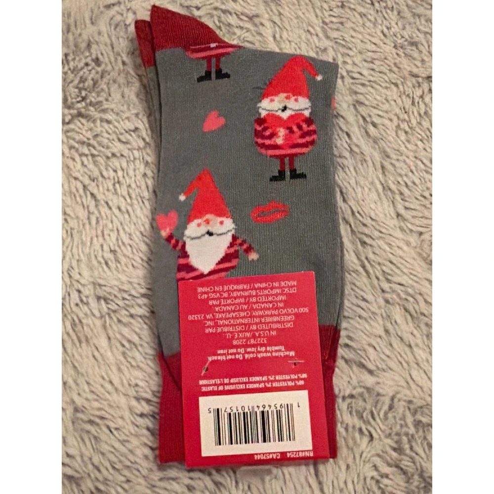 Valentine's Day Crew Socks Gnome Hearts‎ Fits Size 6-10 NEW